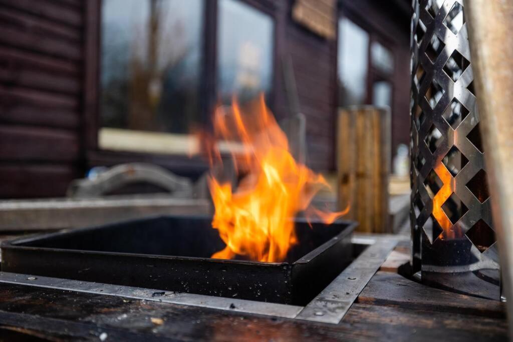 The Woodland Lodge - Wood Fired Hot Tub And Firepit Hambleton Экстерьер фото